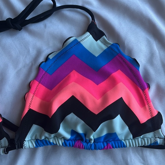 ✨Host Pick✨PINK bikini top - Picture 2 of 4